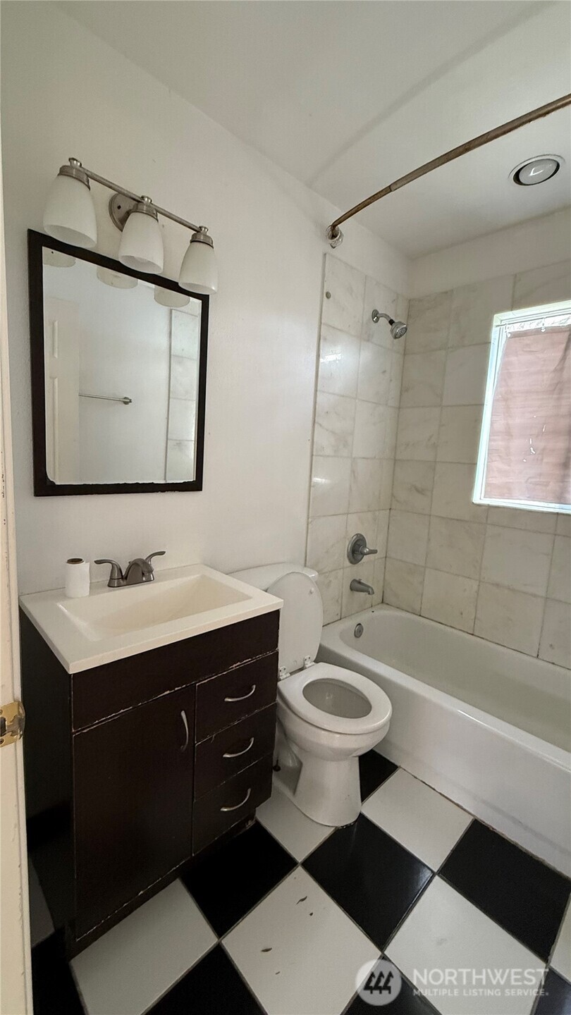1031 S Oxford Street , Tacoma, WA 98465