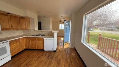 1031 S Oxford Street , Tacoma, WA 98465 - Photo 5