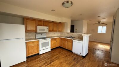 1031 S Oxford Street , Tacoma, WA 98465 - Photo 6