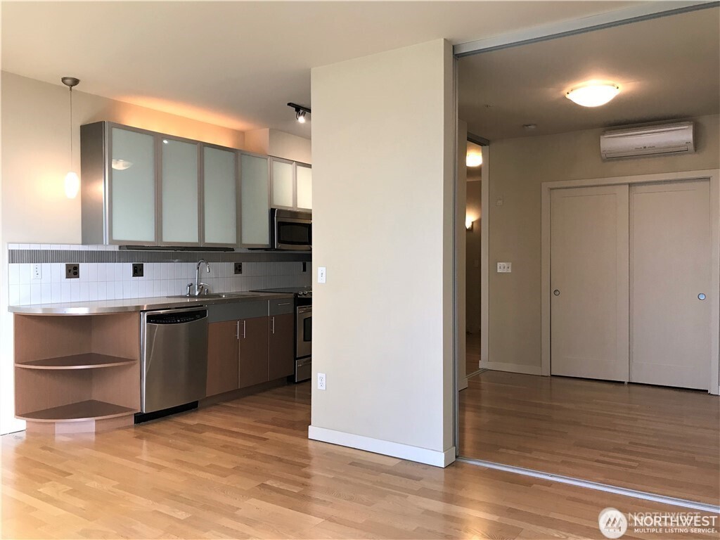 3104 Western Avenue #513, Seattle, WA 98121