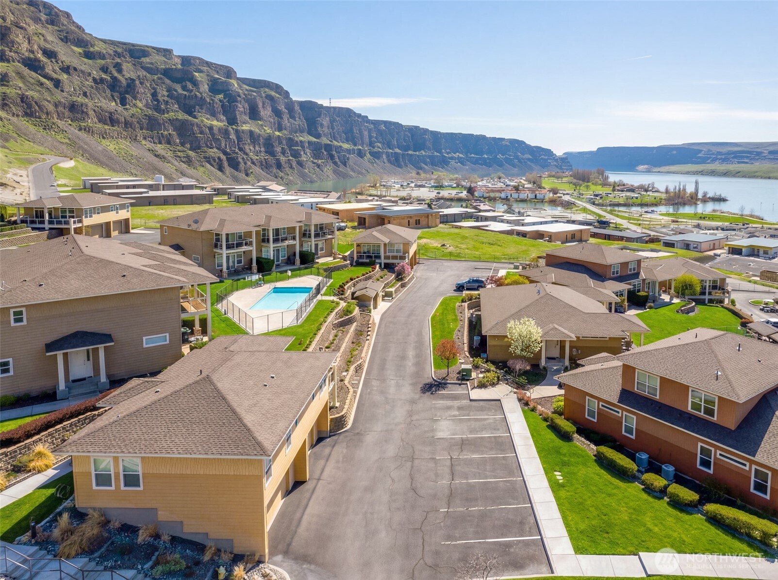 9116 Red Hawk Lane NW, Quincy, WA 98848