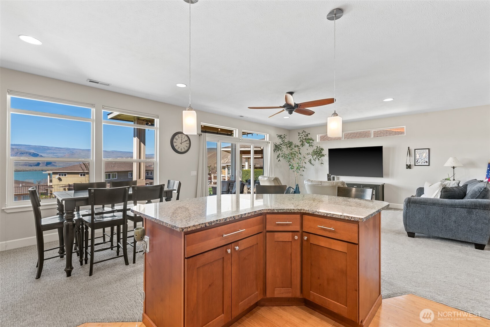 9116 Red Hawk Lane NW, Quincy, WA 98848