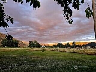 54884 Day Road , Milton-Freewater, OR 97862