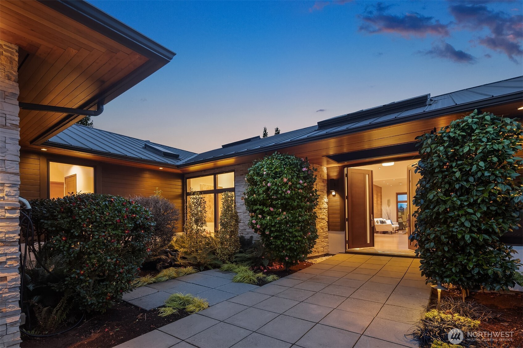 8631 NE 19th Place , Clyde Hill, WA 98004