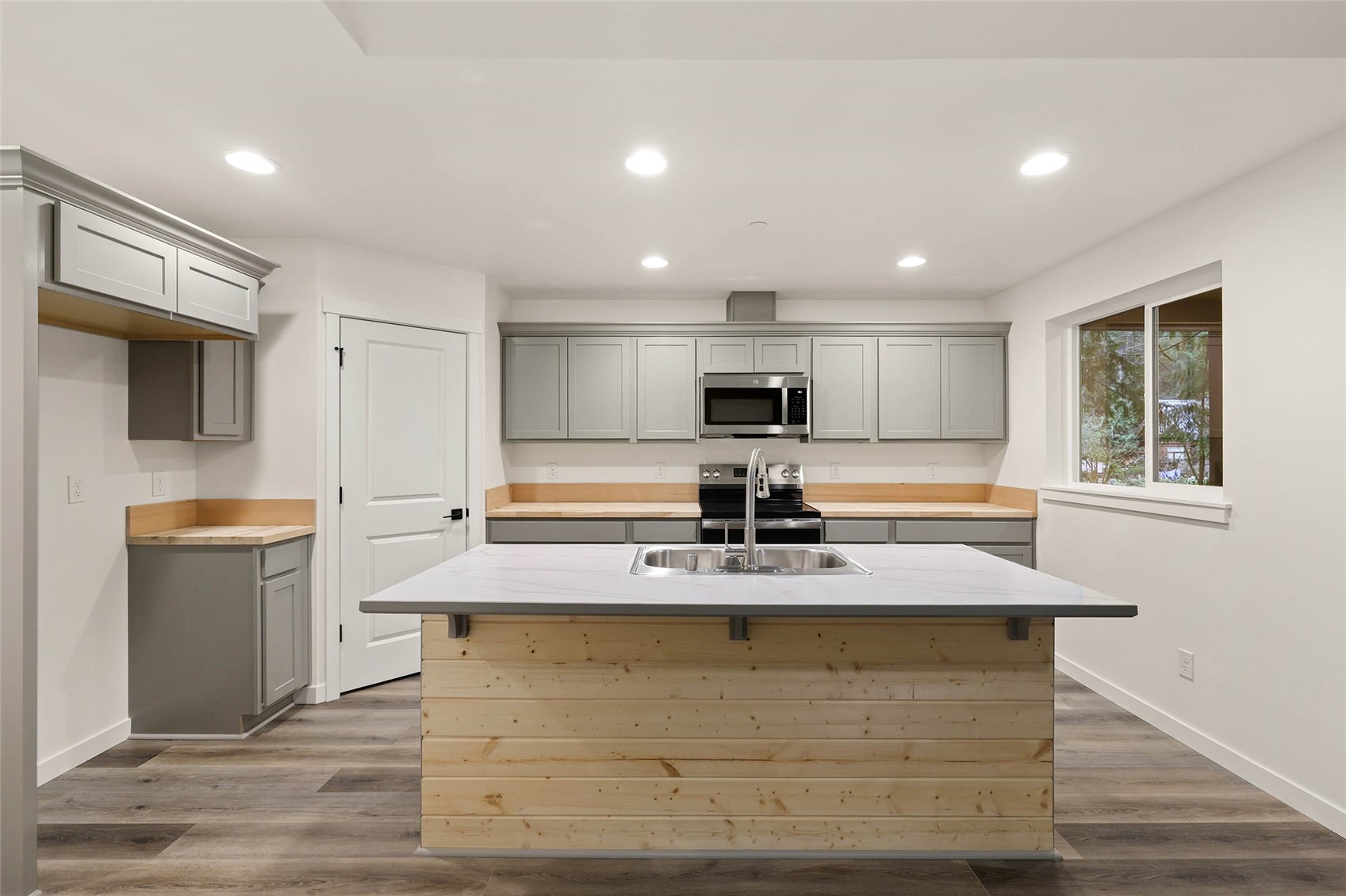 56114 343rd Avenue Ct E, Ashford, WA 98304