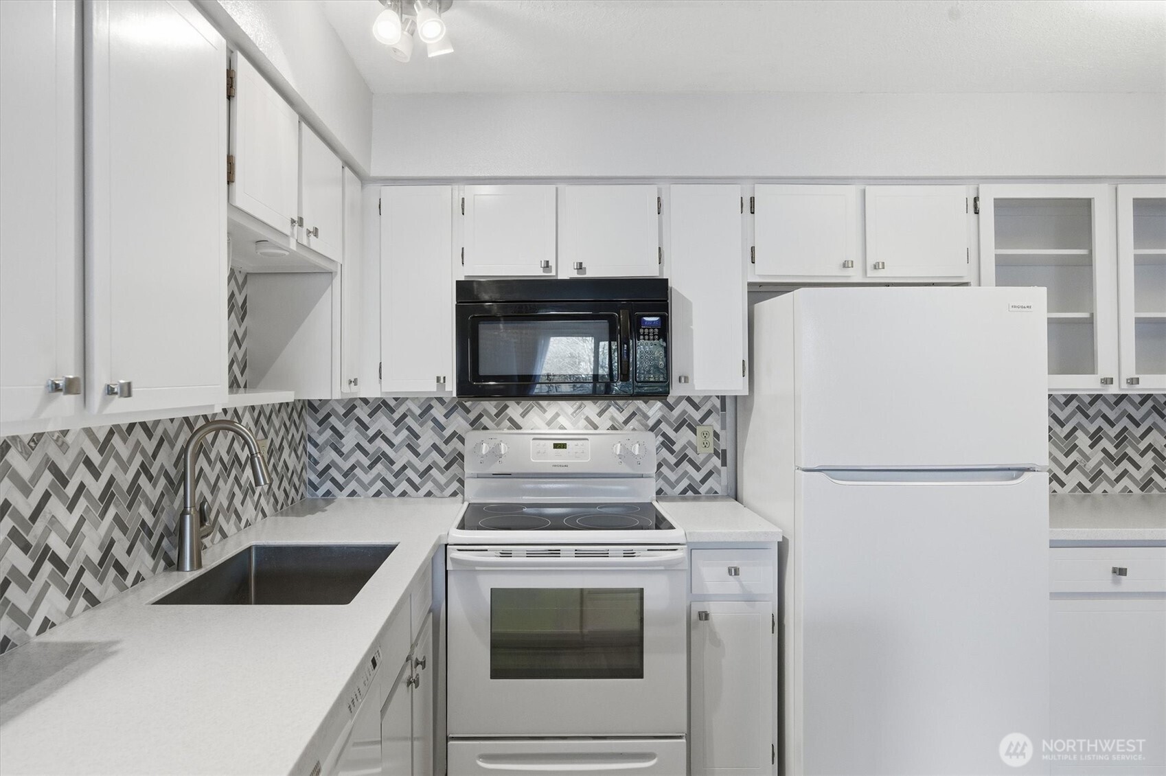 2005 Tibbetts Drive #209, Longview, WA 98632