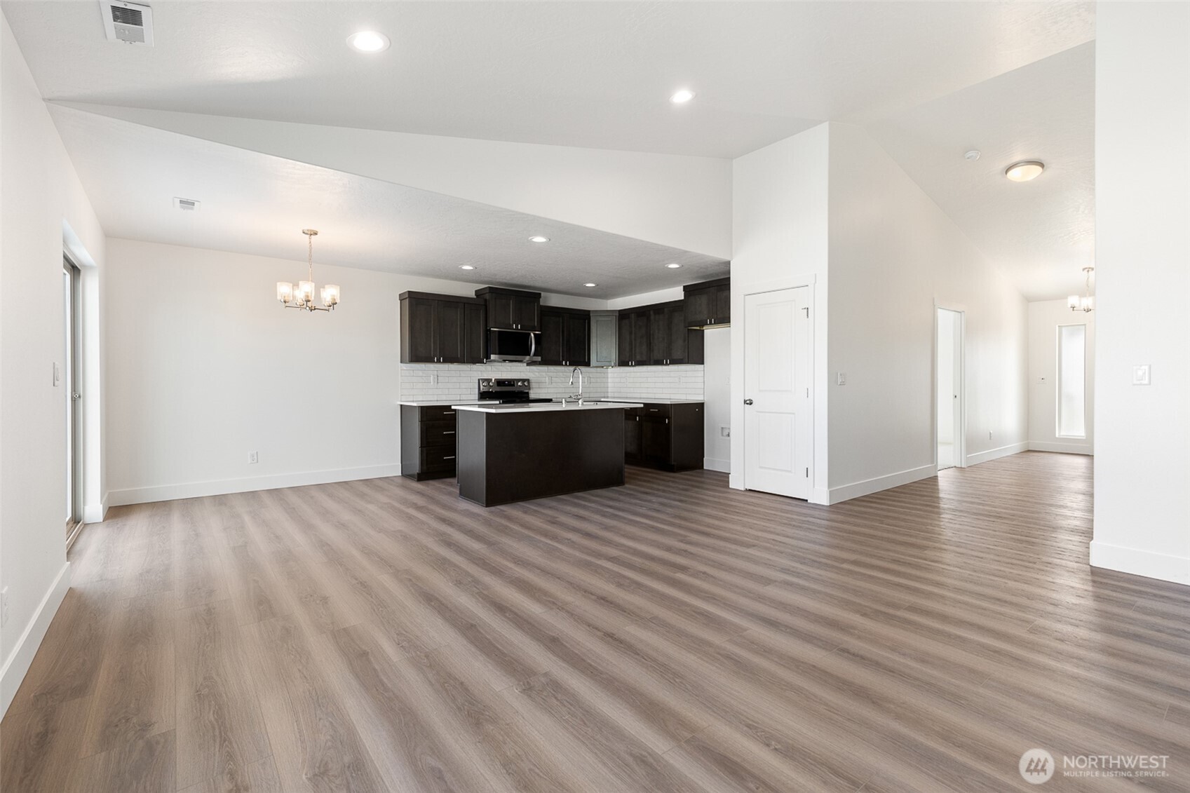 312 N Montana Street , Moses Lake, WA 98837