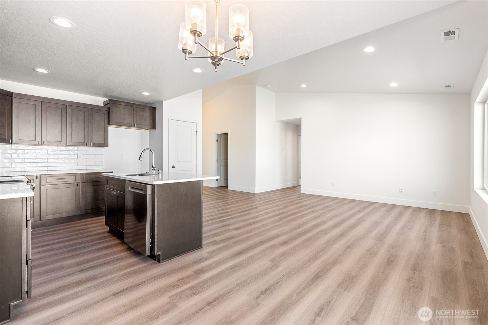 312 N Montana Street , Moses Lake, WA 98837