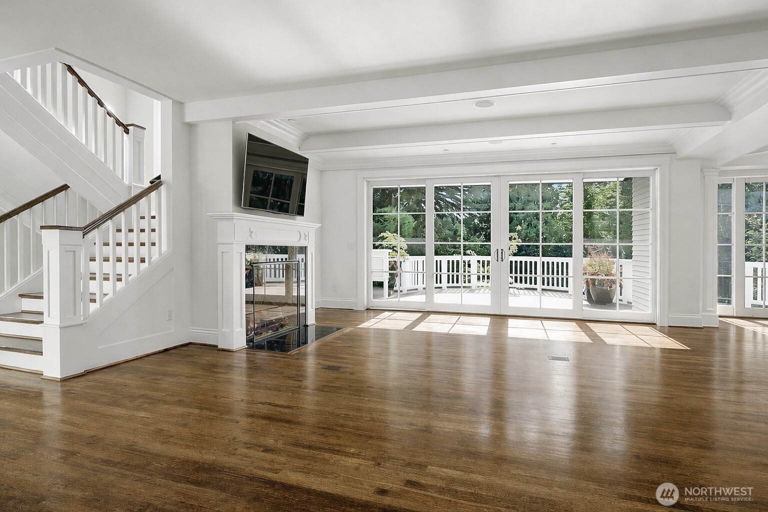 8975 NE 10th Street , Bellevue, WA 98004