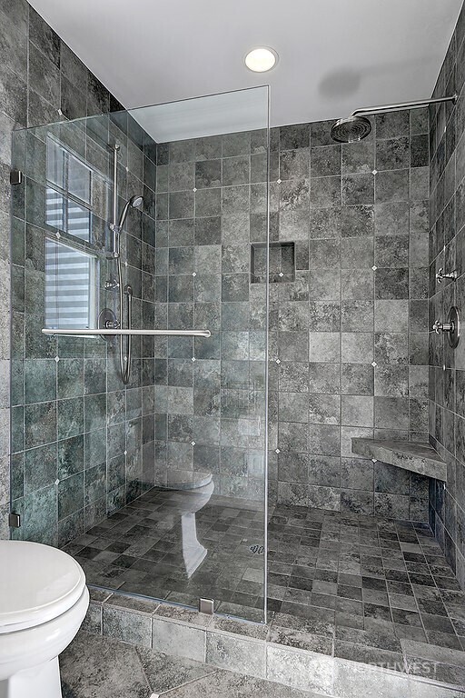 8975 NE 10th Street , Bellevue, WA 98004