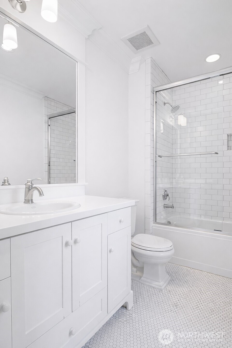 8975 NE 10th Street , Bellevue, WA 98004