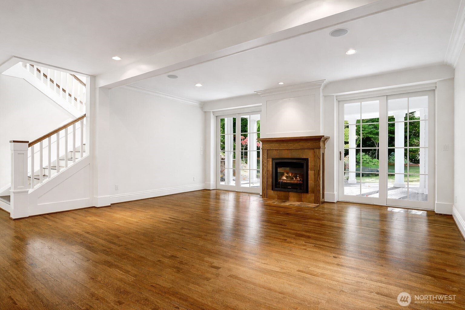 8975 NE 10th Street , Bellevue, WA 98004