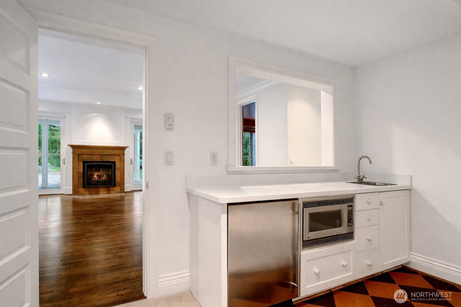 8975 NE 10th Street , Bellevue, WA 98004