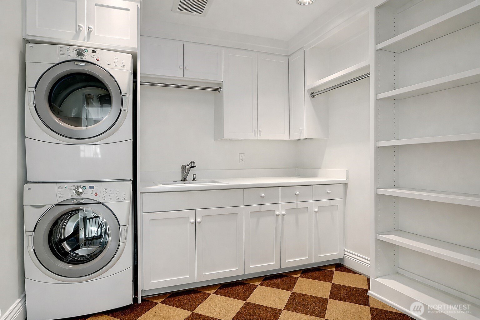 8975 NE 10th Street , Bellevue, WA 98004