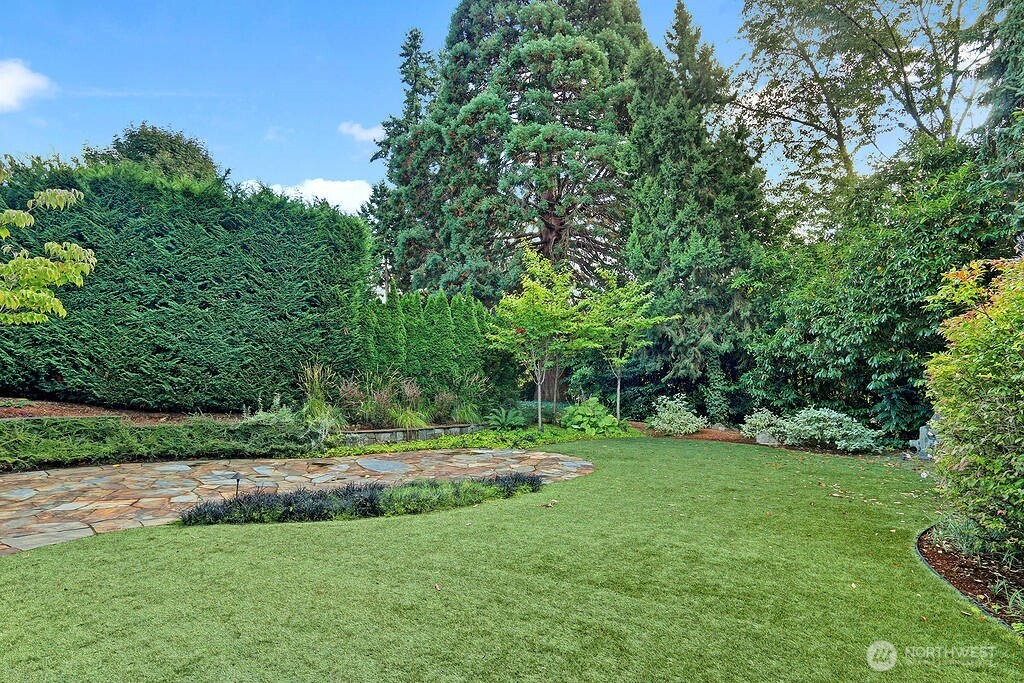 8975 NE 10th Street , Bellevue, WA 98004