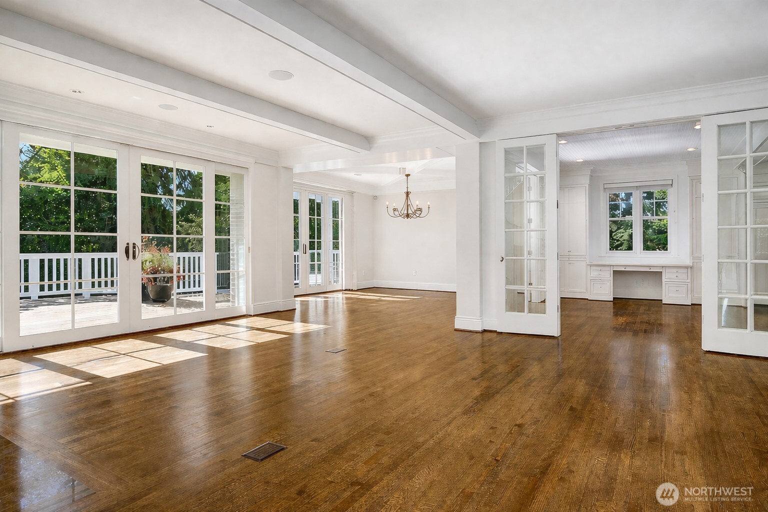 8975 NE 10th Street , Bellevue, WA 98004