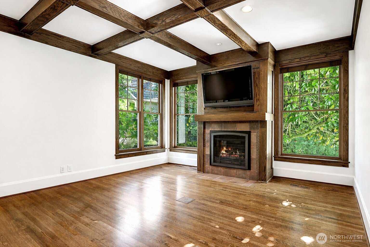 8975 NE 10th Street , Bellevue, WA 98004