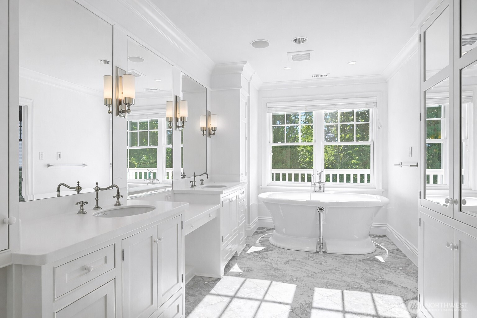 8975 NE 10th Street , Bellevue, WA 98004