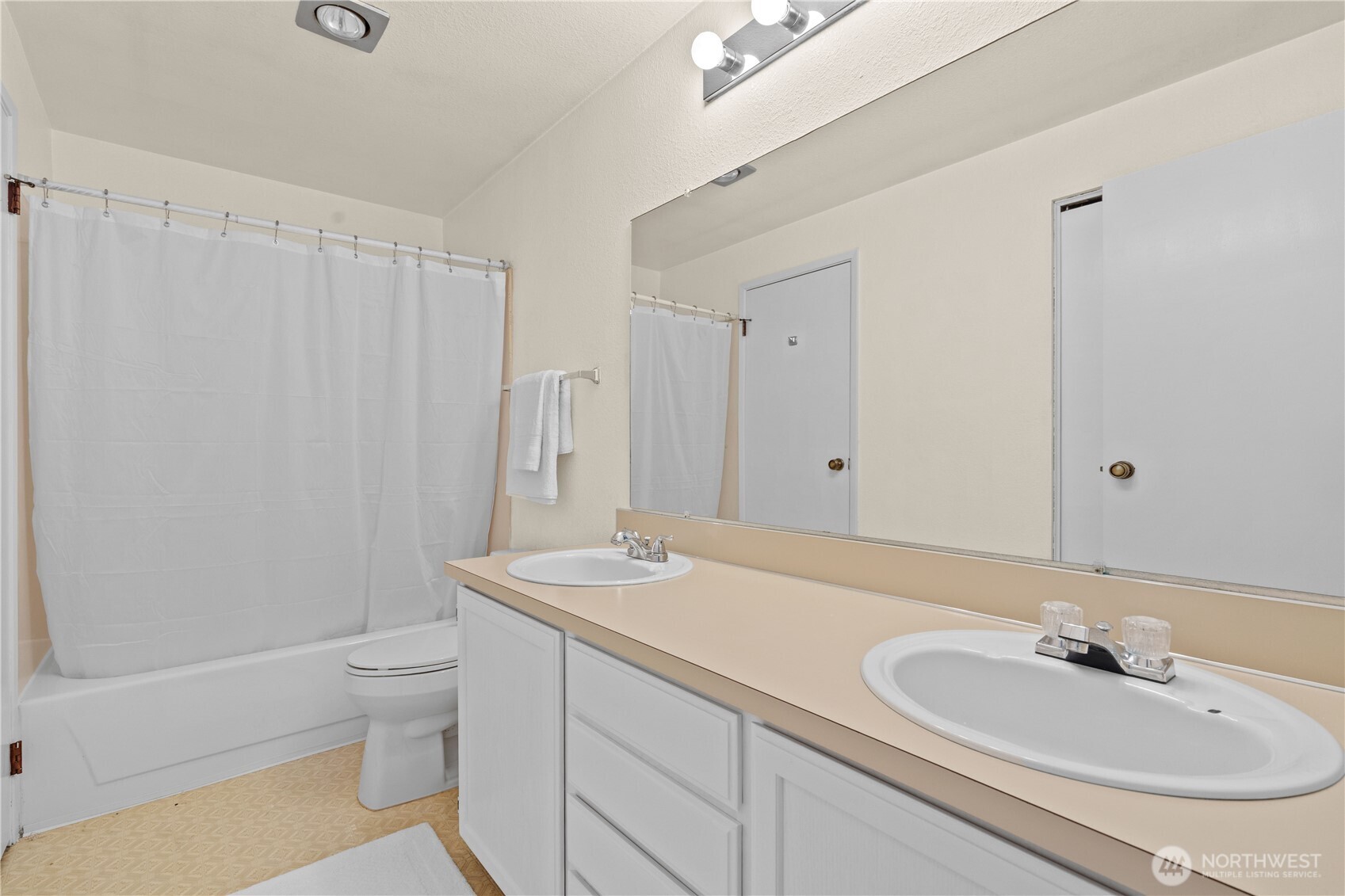 11045 SE 249th Court #2B, Kent, WA 98030