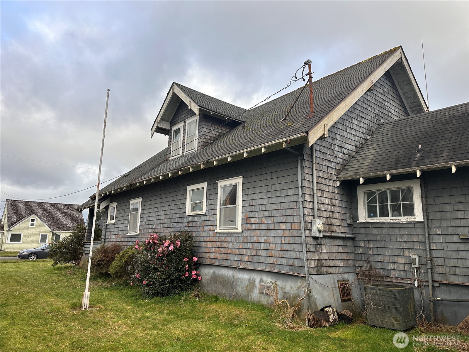 1112 4th Street , Cosmopolis, WA 98537