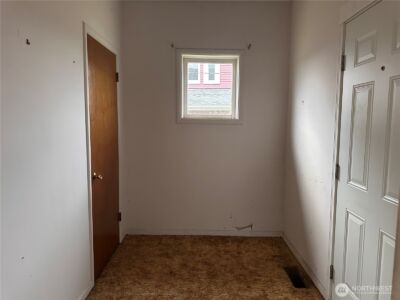 1112 4th Street , Cosmopolis, WA 98537 - Photo 4