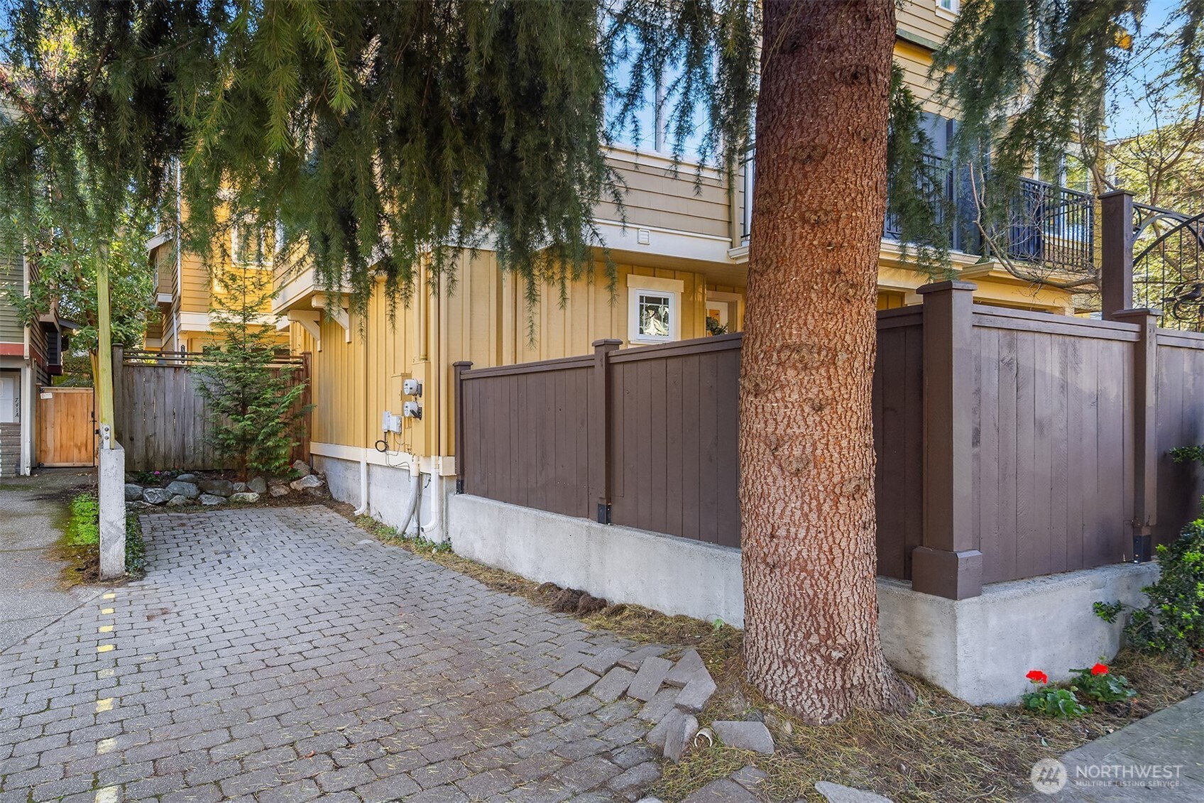 739 N 94th Street #B, Seattle, WA 98103