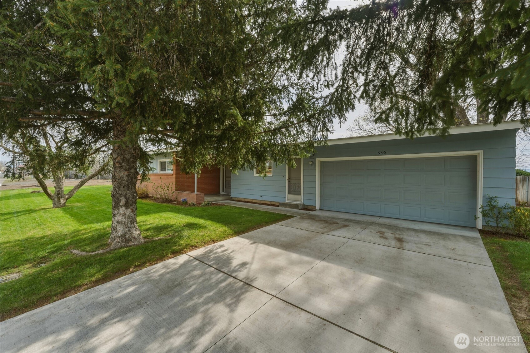 950 SE 12th Street , College Place, WA 99324