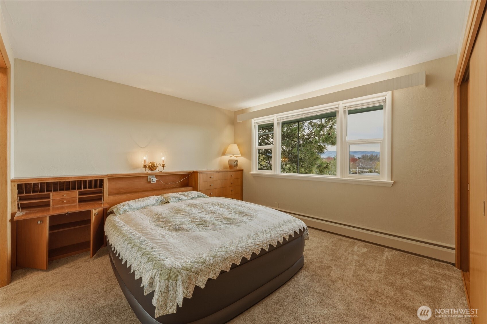 950 SE 12th Street , College Place, WA 99324