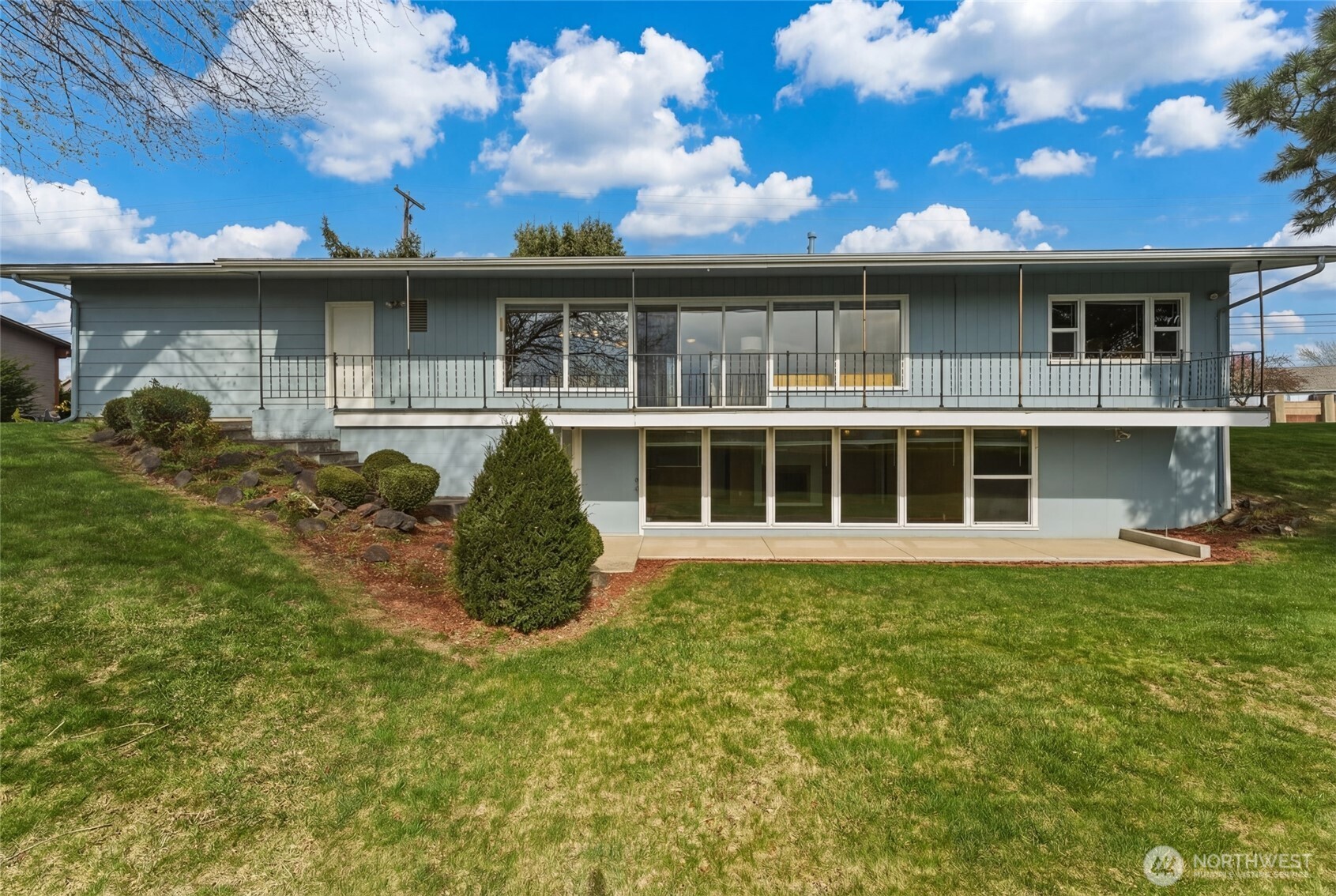 950 SE 12th Street , College Place, WA 99324