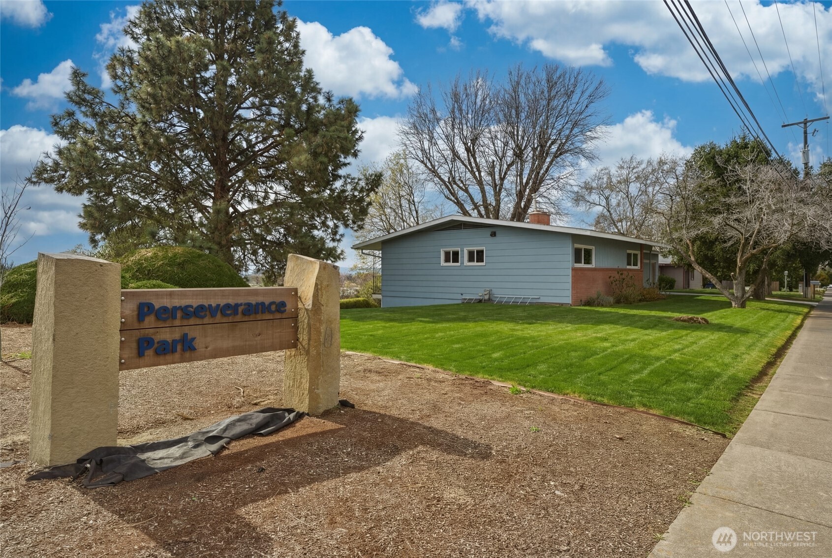 950 SE 12th Street , College Place, WA 99324