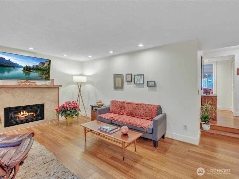 4629 W Lake Sammamish Parkway SE #H206, Issaquah, WA 98027