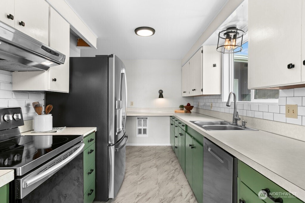 335 SW 4th Avenue , Oak Harbor, WA 98277