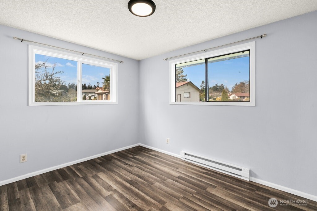 335 SW 4th Avenue , Oak Harbor, WA 98277