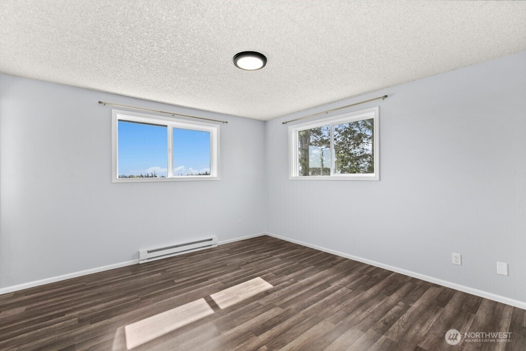 335 SW 4th Avenue , Oak Harbor, WA 98277