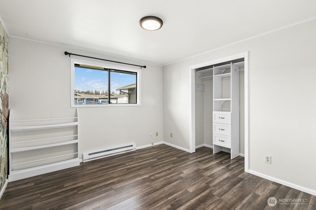 335 SW 4th Avenue , Oak Harbor, WA 98277