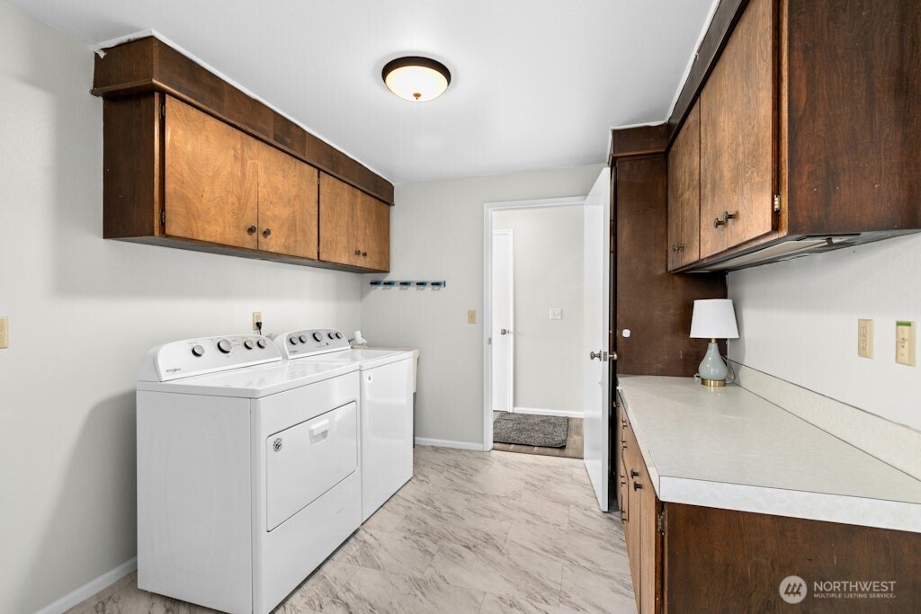 335 SW 4th Avenue , Oak Harbor, WA 98277