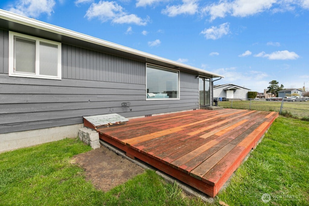 335 SW 4th Avenue , Oak Harbor, WA 98277