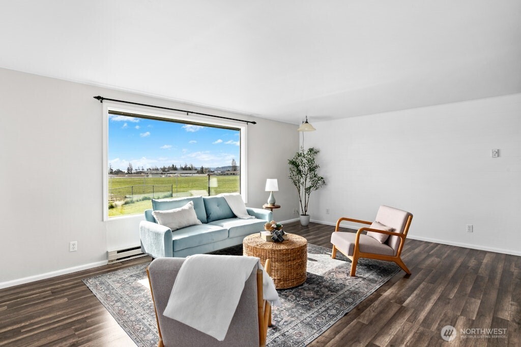 335 SW 4th Avenue , Oak Harbor, WA 98277