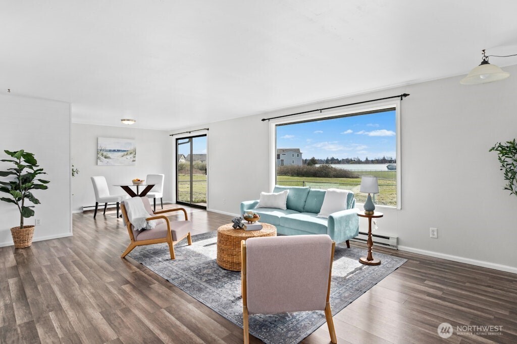 335 SW 4th Avenue , Oak Harbor, WA 98277