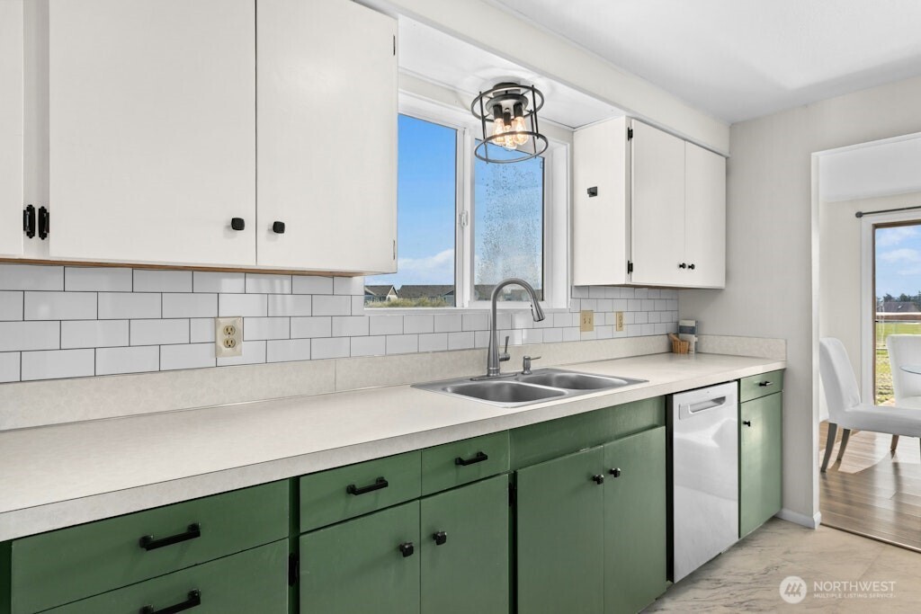 335 SW 4th Avenue , Oak Harbor, WA 98277