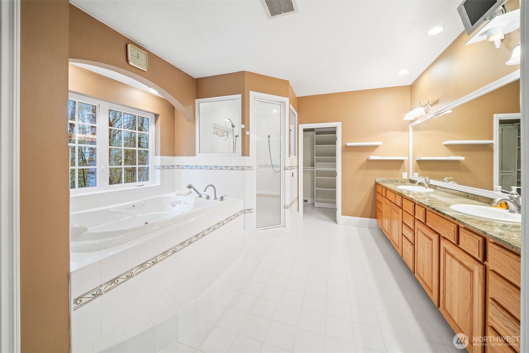 6221 63rd Avenue NE, Olympia, WA 98516