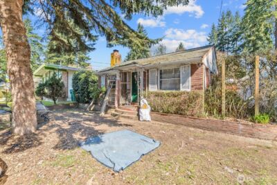 14022 Roslyn Place N, Seattle, WA 98133