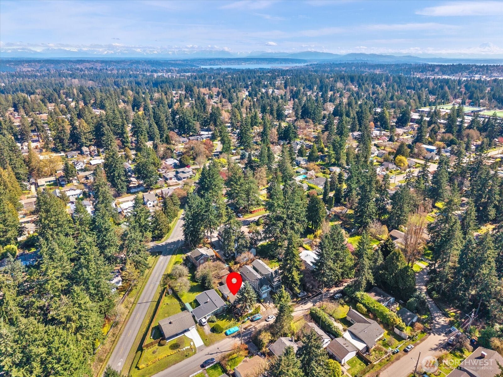 14022 Roslyn Place N, Seattle, WA 98133