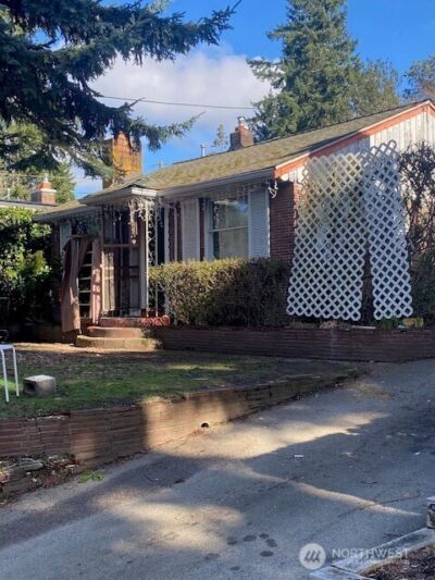 14022 Roslyn Place N, Seattle, WA 98133 - Photo 2