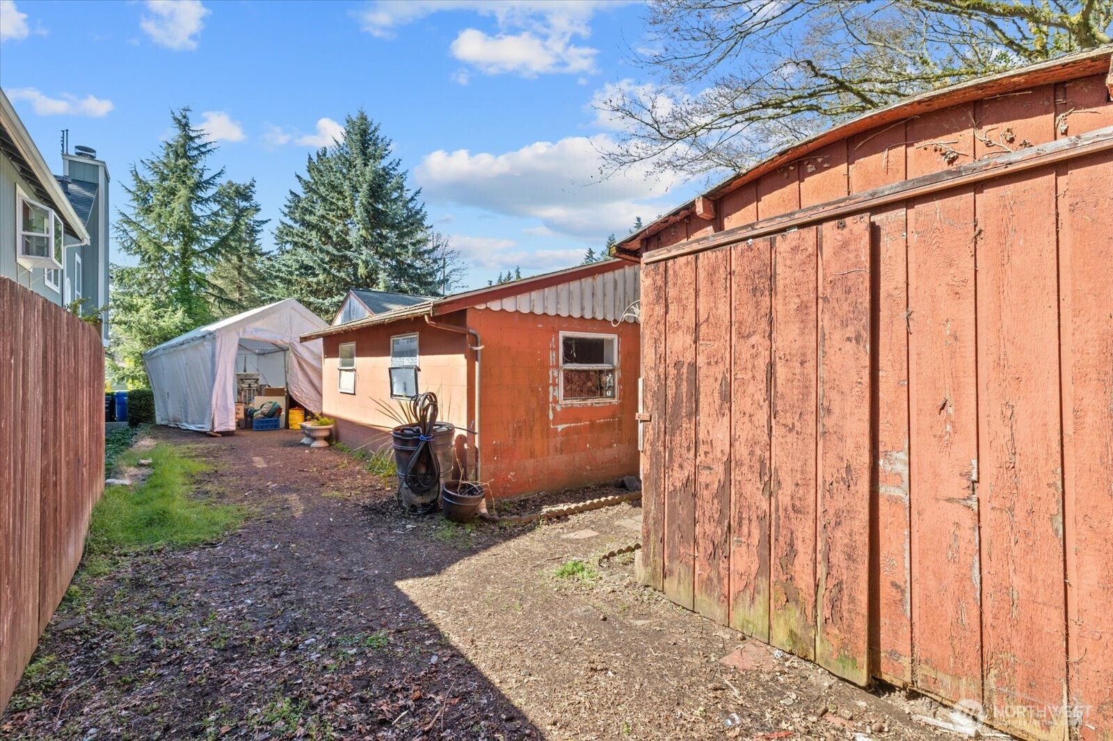 14022 Roslyn Place N, Seattle, WA 98133