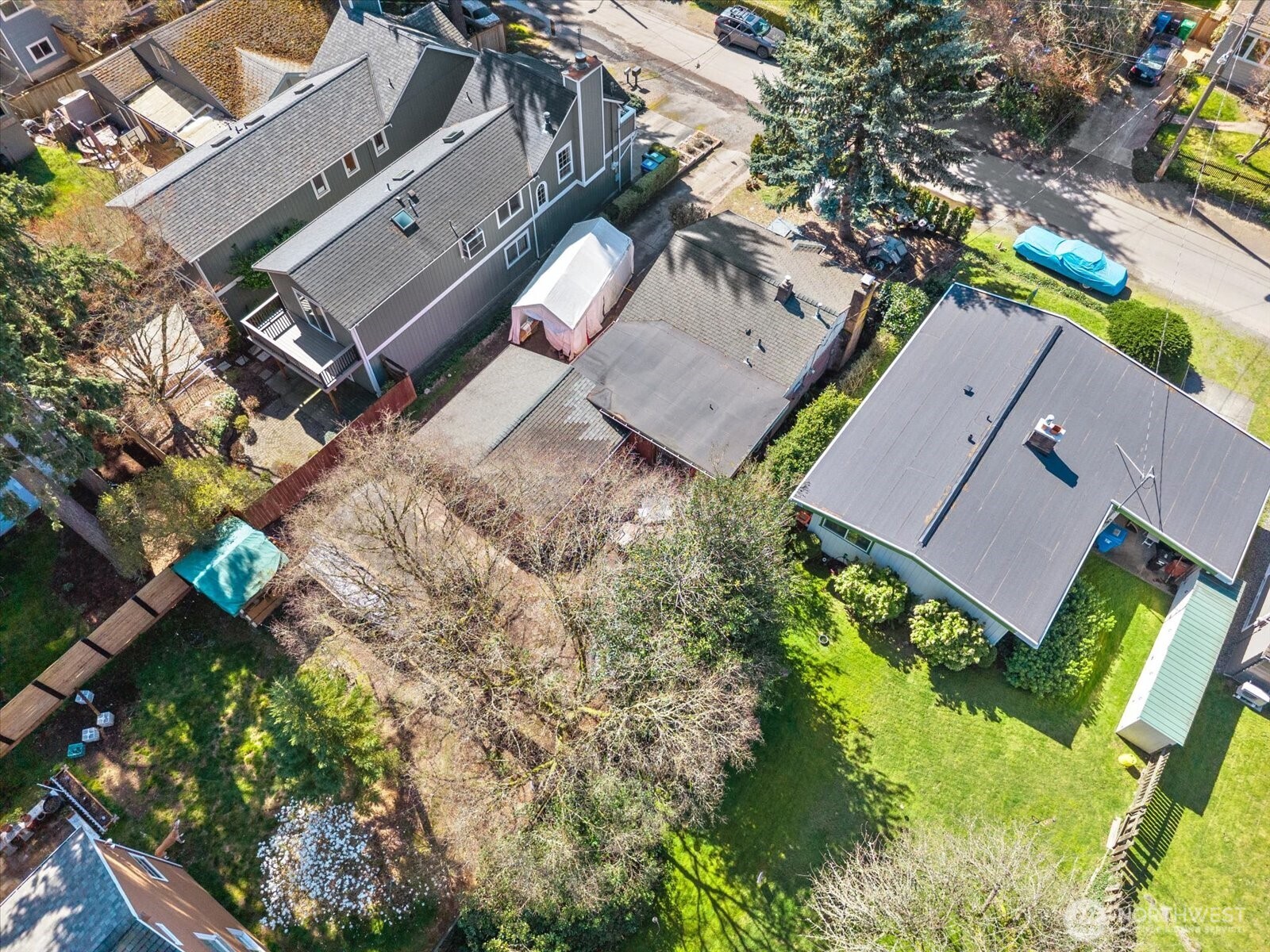 14022 Roslyn Place N, Seattle, WA 98133