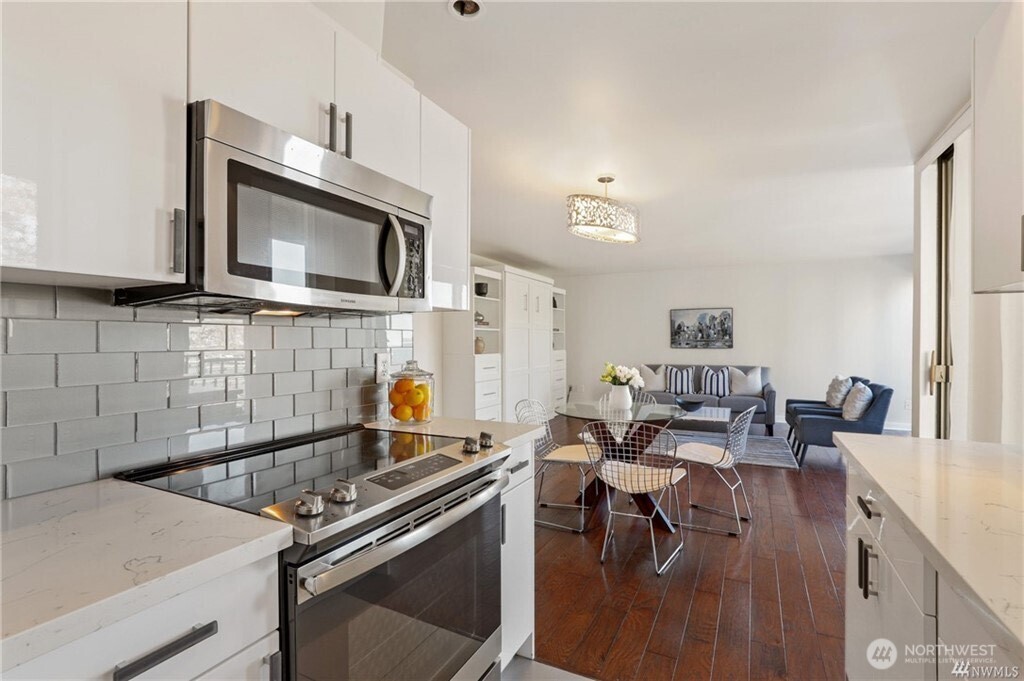 4561 Lake Washington Boulevard NE #203, Kirkland, WA 98033