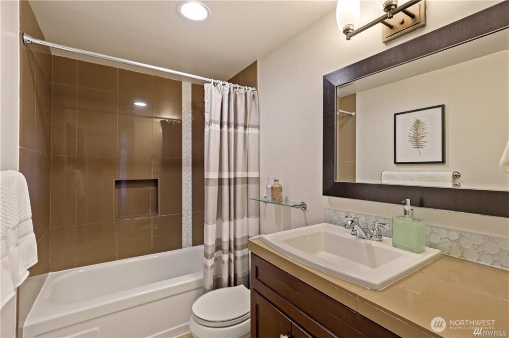 4561 Lake Washington Boulevard NE #203, Kirkland, WA 98033