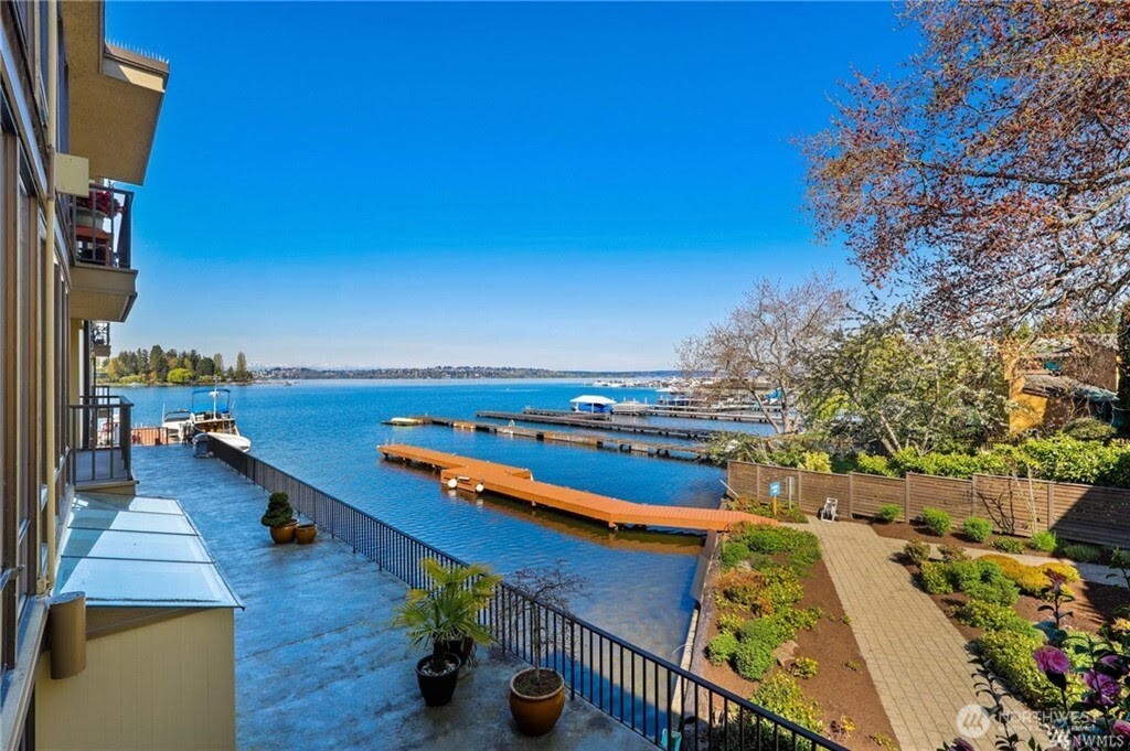 4561 Lake Washington Boulevard NE #203, Kirkland, WA 98033