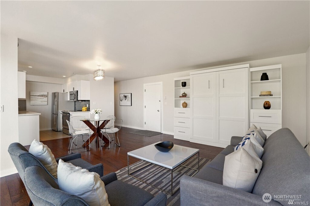 4561 Lake Washington Boulevard NE #203, Kirkland, WA 98033